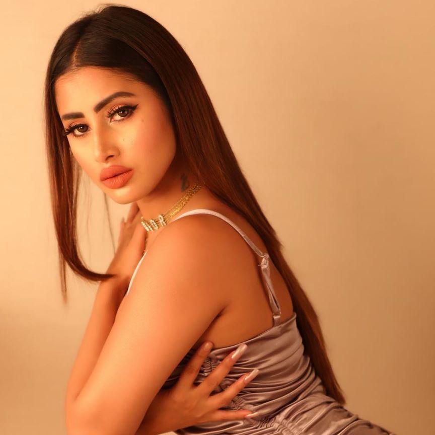 Ritika 909011